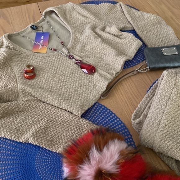 🧘♀️SOFT & Thick fabric so SOFT. Crop Top w/ Matching Shorts. BodyCon Sexy. 🎣 - Picture 12 of 12